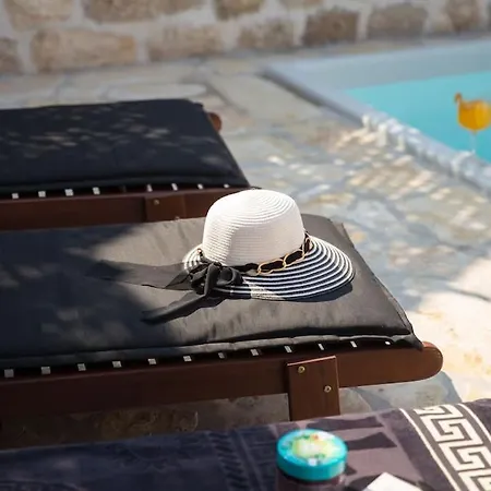 בית נופש Nonno With Pool *